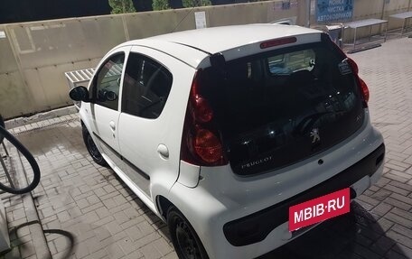 Peugeot 107 I рестайлинг, 2013 год, 600 000 рублей, 4 фотография