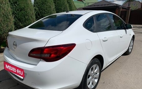 Opel Astra J, 2014 год, 935 000 рублей, 5 фотография