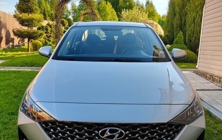 Hyundai Solaris II рестайлинг, 2021 год, 2 150 000 рублей, 2 фотография
