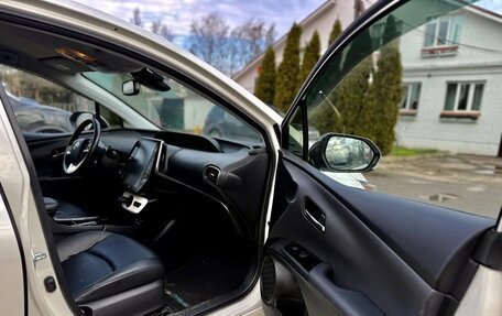 Toyota Prius IV XW50, 2019 год, 2 050 000 рублей, 7 фотография