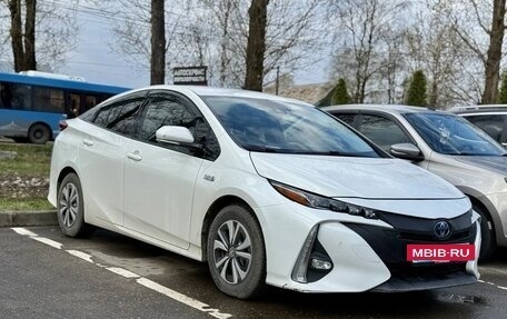Toyota Prius IV XW50, 2019 год, 2 050 000 рублей, 2 фотография