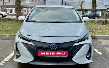 Toyota Prius IV XW50, 2019 год, 2 050 000 рублей, 3 фотография