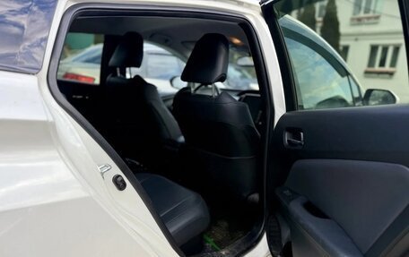 Toyota Prius IV XW50, 2019 год, 2 050 000 рублей, 10 фотография