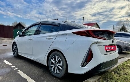 Toyota Prius IV XW50, 2019 год, 2 050 000 рублей, 4 фотография