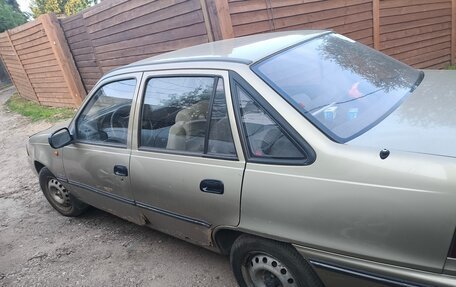 Daewoo Nexia I рестайлинг, 2004 год, 100 000 рублей, 4 фотография