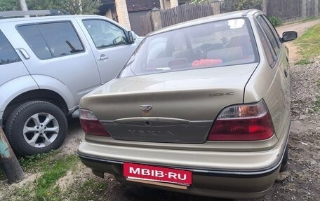 Daewoo Nexia I рестайлинг, 2004 год, 100 000 рублей, 5 фотография