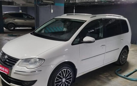 Volkswagen Touran III, 2010 год, 709 000 рублей, 3 фотография