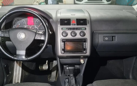 Volkswagen Touran III, 2010 год, 709 000 рублей, 7 фотография