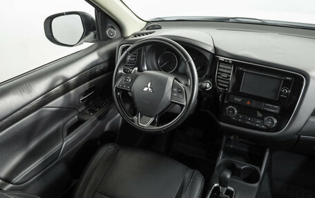 Mitsubishi Outlander III рестайлинг 3, 2015 год, 1 849 000 рублей, 9 фотография
