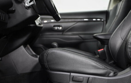 Mitsubishi Outlander III рестайлинг 3, 2015 год, 1 849 000 рублей, 20 фотография