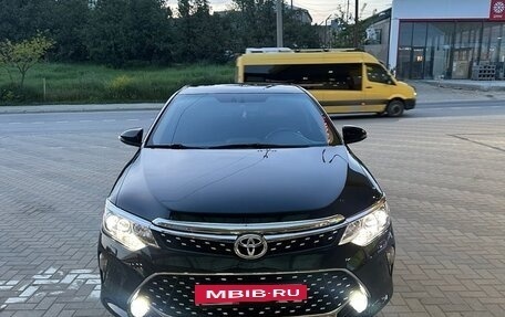 Toyota Camry, 2017 год, 2 050 000 рублей, 2 фотография