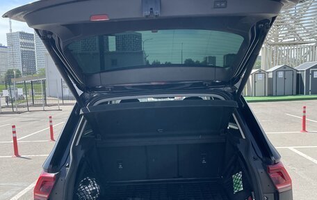 Volkswagen Tiguan II, 2018 год, 2 335 000 рублей, 9 фотография