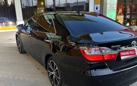 Toyota Camry, 2017 год, 2 050 000 рублей, 4 фотография