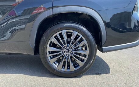Toyota Highlander, 2026 год, 5 600 000 рублей, 32 фотография