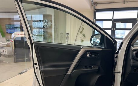 Toyota RAV4, 2018 год, 2 190 000 рублей, 15 фотография