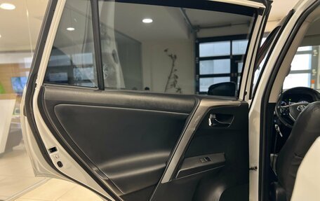 Toyota RAV4, 2018 год, 2 190 000 рублей, 13 фотография