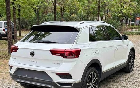Volkswagen T-Roc I, 2022 год, 1 942 200 рублей, 13 фотография