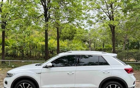 Volkswagen T-Roc I, 2022 год, 1 942 200 рублей, 16 фотография