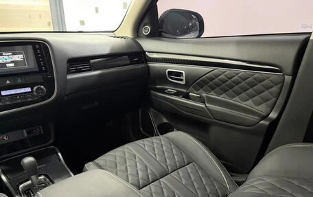 Mitsubishi Outlander III рестайлинг 3, 2022 год, 1 700 000 рублей, 15 фотография