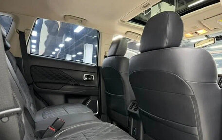 Mitsubishi Outlander III рестайлинг 3, 2022 год, 1 802 000 рублей, 16 фотография