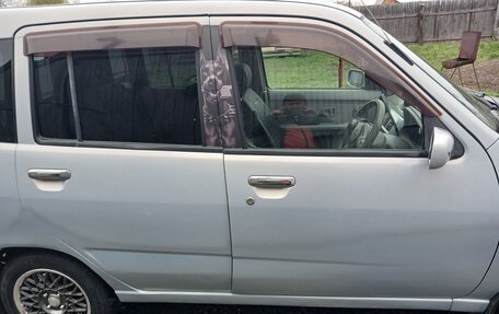 Nissan Cube II, 2001 год, 300 000 рублей, 3 фотография