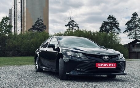 Toyota Camry, 2020 год, 2 700 000 рублей, 2 фотография