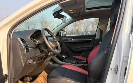 Skoda Karoq I, 2022 год, 1 720 000 рублей, 9 фотография