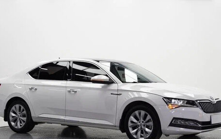 Skoda Superb III рестайлинг, 2022 год, 1 690 000 рублей, 1 фотография