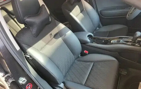 Honda Vezel, 2022 год, 1 550 000 рублей, 10 фотография