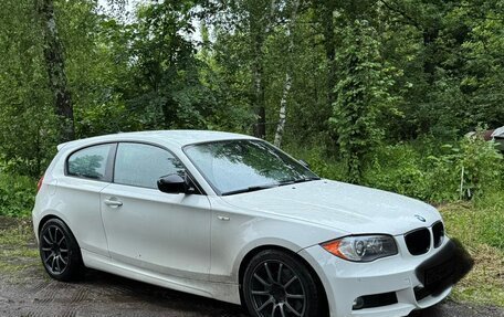 BMW 1 серия, 2011 год, 1 050 000 рублей, 2 фотография