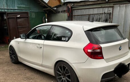 BMW 1 серия, 2011 год, 1 050 000 рублей, 3 фотография