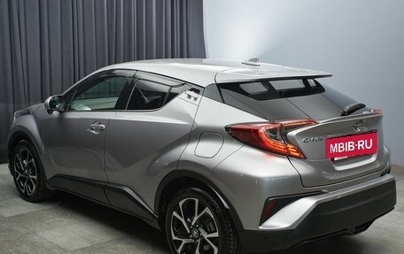 Toyota C-HR I рестайлинг, 2019 год, 2 170 000 рублей, 6 фотография