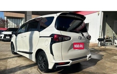 Toyota Sienta II, 2020 год, 1 040 007 рублей, 7 фотография