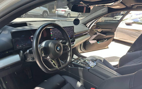 BMW 5 серия, 2024 год, 6 300 000 рублей, 6 фотография