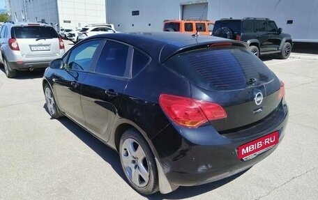 Opel Astra J, 2011 год, 585 000 рублей, 2 фотография