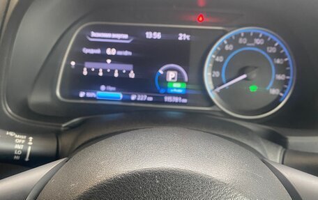 Nissan Leaf II, 2018 год, 1 300 000 рублей, 9 фотография