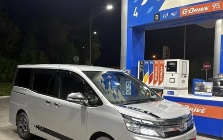 Toyota Voxy III, 2018 год, 2 190 000 рублей, 3 фотография