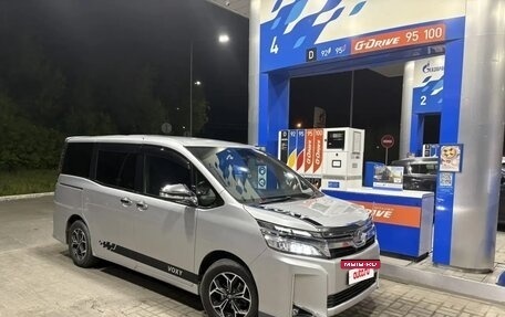 Toyota Voxy III, 2018 год, 2 190 000 рублей, 4 фотография
