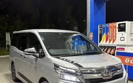 Toyota Voxy III, 2018 год, 2 190 000 рублей, 2 фотография