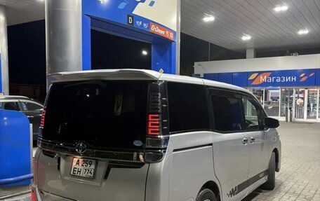 Toyota Voxy III, 2018 год, 2 190 000 рублей, 6 фотография
