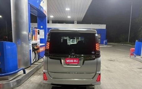 Toyota Voxy III, 2018 год, 2 190 000 рублей, 8 фотография