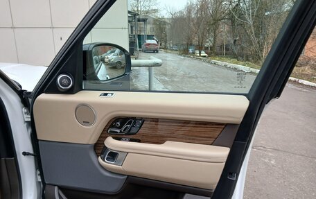 Land Rover Range Rover IV рестайлинг, 2018 год, 6 050 000 рублей, 10 фотография