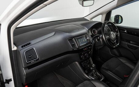 Volkswagen Sharan II, 2016 год, 1 629 000 рублей, 18 фотография