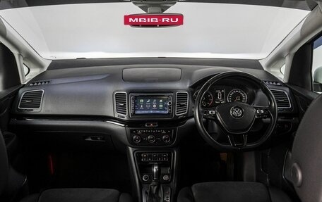 Volkswagen Sharan II, 2016 год, 1 629 000 рублей, 20 фотография