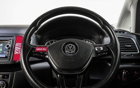 Volkswagen Sharan II, 2016 год, 1 629 000 рублей, 21 фотография