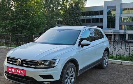 Volkswagen Tiguan II, 2017 год, 2 275 000 рублей, 3 фотография