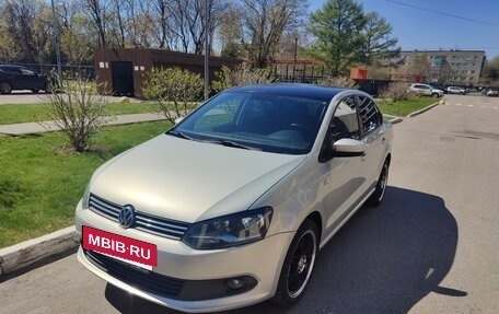 Volkswagen Polo VI (EU Market), 2012 год, 750 000 рублей, 2 фотография