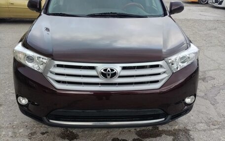 Toyota Highlander III, 2013 год, 2 350 000 рублей, 2 фотография