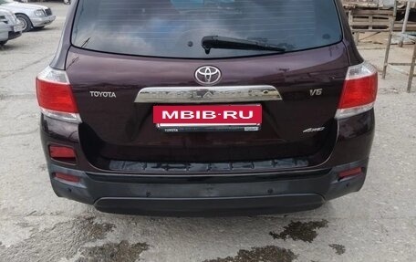 Toyota Highlander III, 2013 год, 2 350 000 рублей, 16 фотография