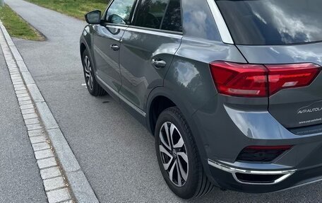 Volkswagen T-Roc I, 2021 год, 2 900 000 рублей, 6 фотография